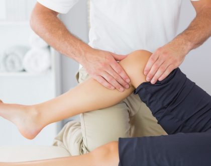 Knee pain sports chiropractor physical therapy